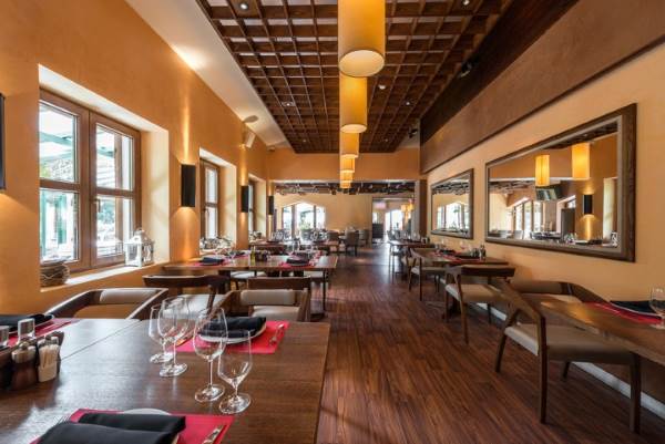 Restaurant Cleaning by Baza Services
